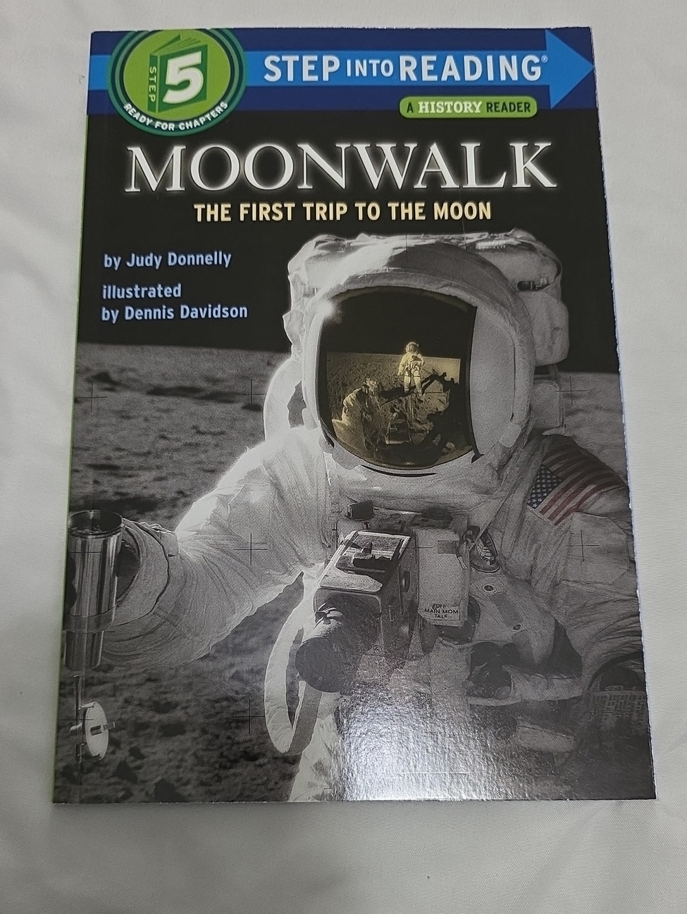 💛6 For $8💛 Step into Reading: Moonwalk — The First Trip to the Moon